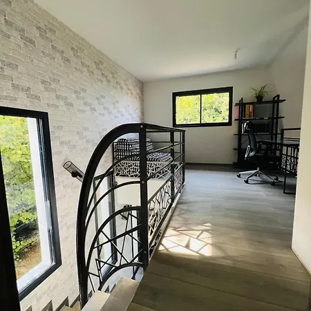 Belle Moderne Proche Du Sommet De L'elevage Villa *